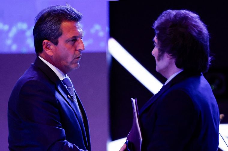 Sergio Masa o Javier Milei. Hoy se define quién ocupará el sillón de Alfonsín. La elección se da en un marco de desesperanza. Foto: Noticias Argentinas