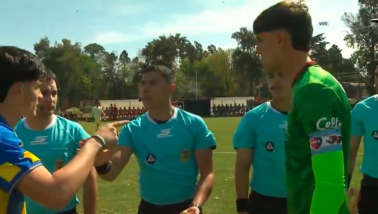 El clásico de Reserva entre Newells y Central se picó desde el sorteo de capitanes.