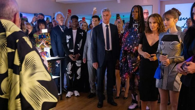 Su personaje como el empresario Louis de Léon en Emily in Paris le otorgó una notable visibilidad internacional. Su personaje como el empresario Louis de Léon en Emily in Paris le otorgó una notable visibilidad internacional.