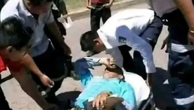 El motociclista sufrió heridas leves luego de ser impactado por la bombacha. El motociclista sufrió heridas leves luego de ser impactado por la bombacha.