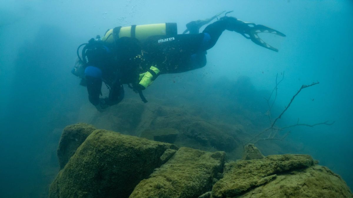 Polémica en Potrerillos: enojo de los buceadores por una valla en la sede del club Regatas