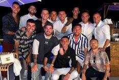 Javier Pastore, Nicolás Otamendi, Giovani Lo Celso, Joaquín Correa, Leandro Paredes, Lautaro Martínez, Nicolás Tagliafico, Ángel Correa, Rodrigo De Paul, Ángel Di María, Leo Messi y Alejandro Gómez, en el cumpleaños del 10 en Ibiza.