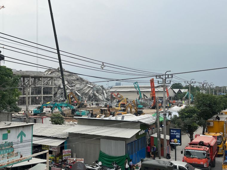 Se desplegaron más de 20 grúas Foto: Dante Kaplanski /MDZ