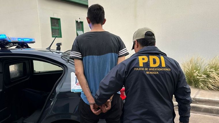 El delincuente fue detenido tras robar dos supermercados.