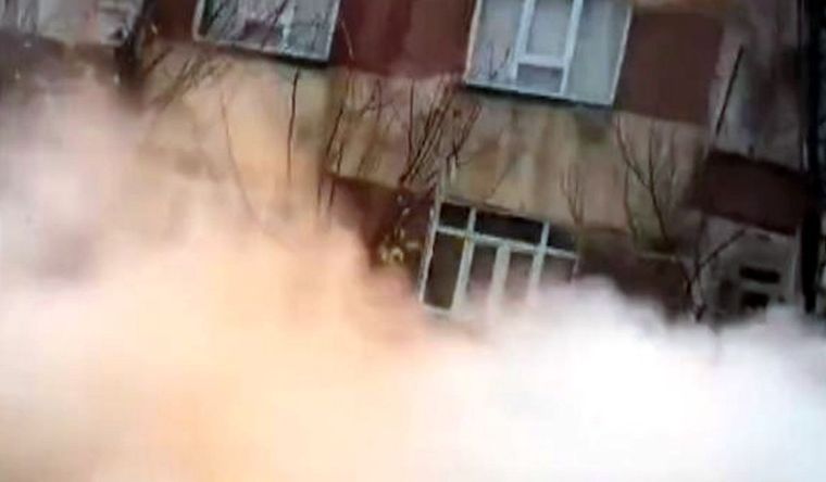 Captura del momento de la caída de un edificio. Foto: Captura de pantalla.