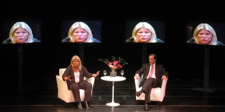 Carrió junto a Giustiniani realizó un acto político con formato de entrevista televisiva.