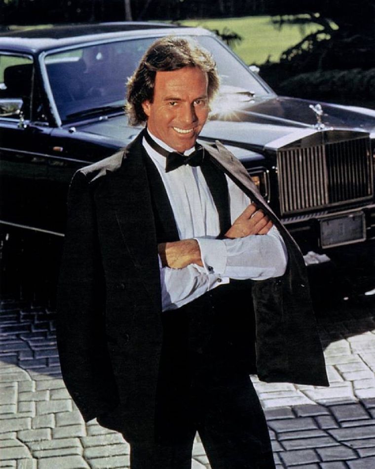 Julio Iglesias es la voz de algunas de las canciones más icónicas de la historia