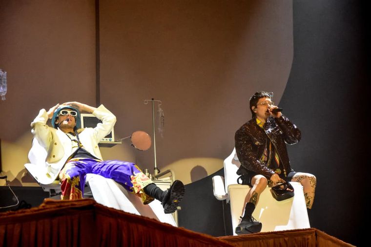 Ca7riel y Paco Amoroso trajeron su gira mundial a Mendoza y colmaron las instalaciones del Arena Maipú. Ca7riel y Paco Amoroso trajeron su gira mundial a Mendoza y colmaron las instalaciones del Arena Maipú.