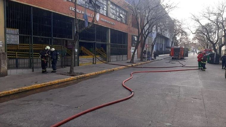 El incendio se desató en la escuela 15 “Provincia de Salta”.&nbsp;