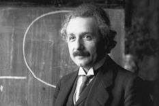 El brote de creatividad de Einstein en 1905 resultó asombroso, escribe el biógrafo Walter Isaacson.