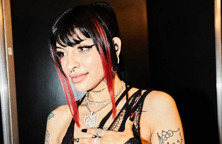 Cazzu nació el 6 de diciembre de 1993 en Fraile Pintado, Argentina.