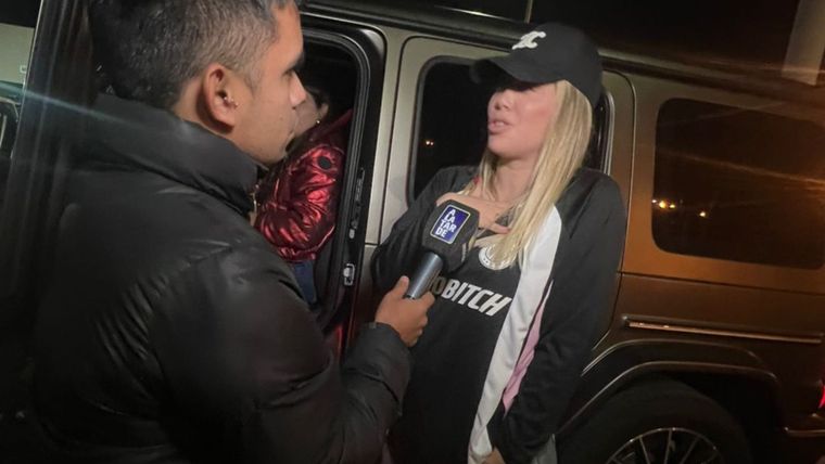 La mediática arribó al Chateau Libertador para volver a ver a las niñas, quienes pasaron siete días con el delantero.