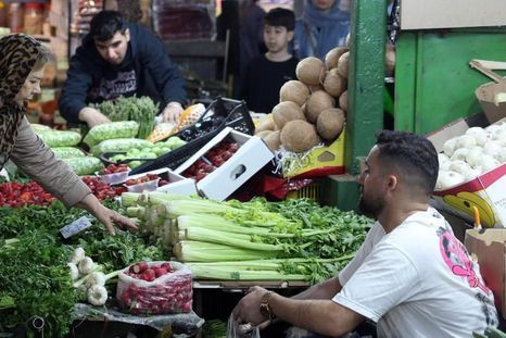La inflación y la pérdida de empleos agravan la crisis en Irán. La inflación y la pérdida de empleos agravan la crisis en Irán.
