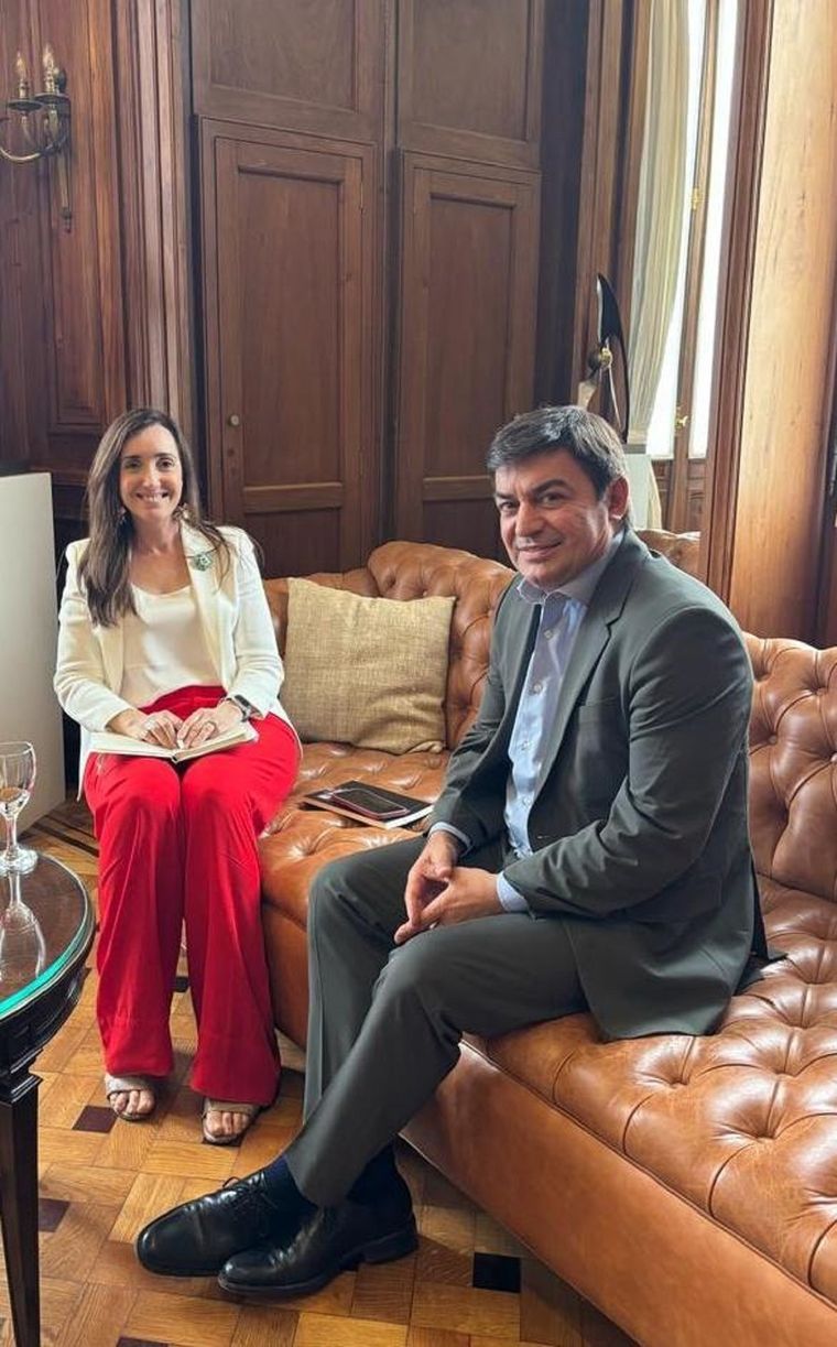 Omar De Marchi y Victoria Villarruel Foto: X @omardemarchi