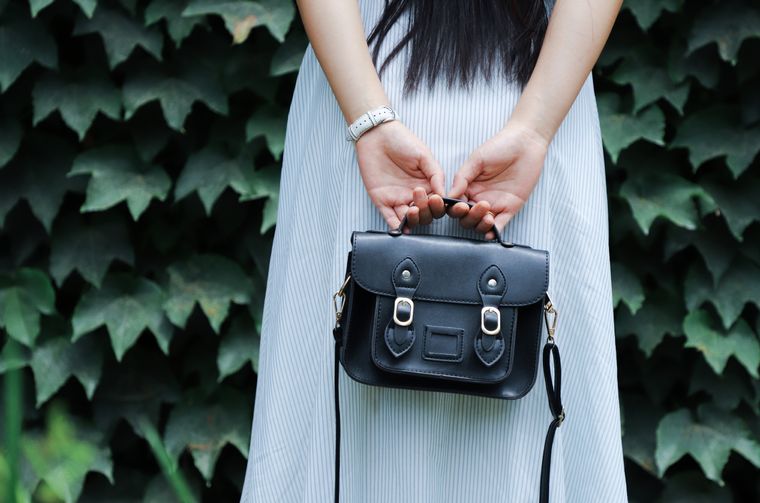 Descubre los bolsos que son tendencia este año. Foto: Pexels