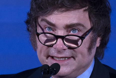 La tasa estadística es un gravamen del 3% aplicado sobre exportaciones e importaciones, que se incrementó durante las gestiones de Alberto Fernández y Javier Milei. Foto: EFE