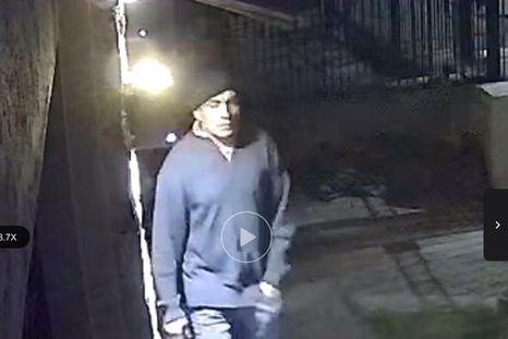 Uno de los delincuentes que ingrsó a la casa. Uno de los delincuentes que ingrsó a la casa.