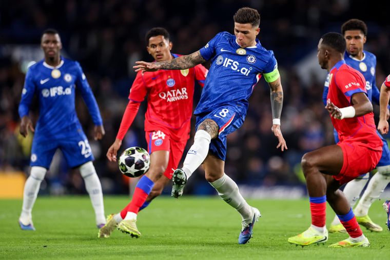 El Chelsea de Enzo Fernández no pudo hacer pie ante París Saint-Germain.