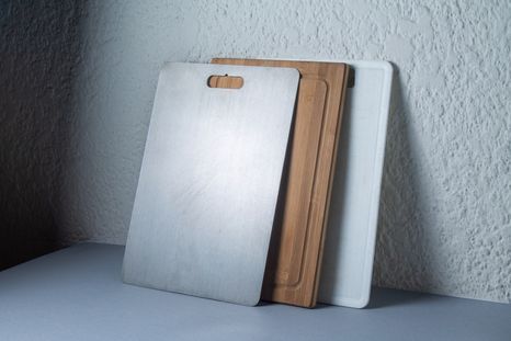 Combinar distintos tipos de tablas puede mejorar la higiene en la cocina. Foto: Shutterstock Combinar distintos tipos de tablas puede mejorar la higiene en la cocina. Foto: Shutterstock