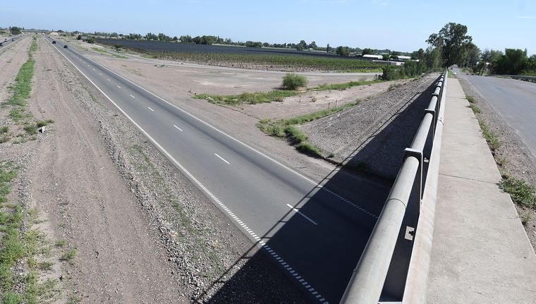 El plan de mejoras del Acceso Este contempla reparación de baches, tratamiento de fisuras y fortalecimiento de banquinas en distintos sectores de la ruta.