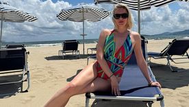 Anastasia Samsonova fue parte del primer grupo de turistas que visitó las playas de Wonsan Kalma. Anastasia Samsonova fue parte del primer grupo de turistas que visitó las playas de Wonsan Kalma.