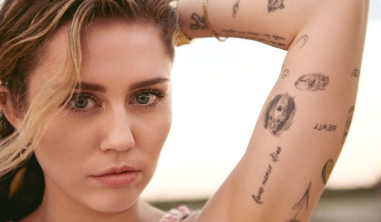 MILEY CYRUS LA CANTANTE SE HIZO FAMOSA POR PROTAGONIZAR HANNAH MONTANA DE DISNEY Foto: Vanity Fair