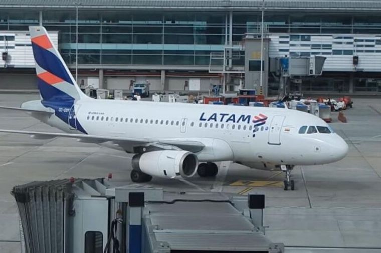 Es un masazo para el país, dicen varios empresarios locales sobre la partida de Latam.