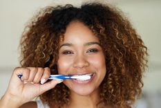 cepillate antes (y no despues) de desayunar y otros 3 consejos para lavarte bien los dientes