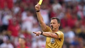 Felix Zwayer, árbitro que dirigirá a River Plate en el debut, se vio envuelto en uno de los mayores escándalos arbitrales en Alemania. Felix Zwayer, árbitro que dirigirá a River Plate en el debut, se vio envuelto en uno de los mayores escándalos arbitrales en Alemania.