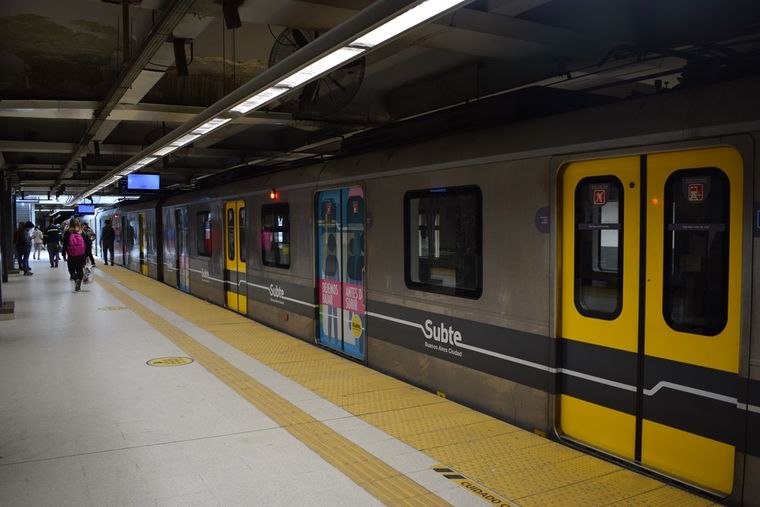 Habrá apertura de molinetes del subte de la línea D, de 17 a 19 Foto: EMOVA