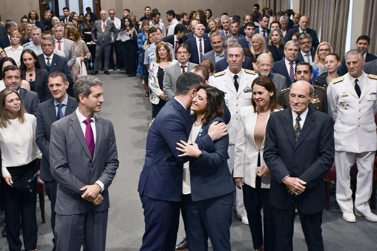 Luis Petri y Dolores Lettelier en su asunción Foto: x:@DLettelier