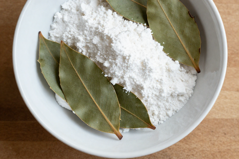 La combinación de laurel y bicarbonato puede tener varios usos en el hogar. Foto: Freepik La combinación de laurel y bicarbonato puede tener varios usos en el hogar. Foto: Freepik