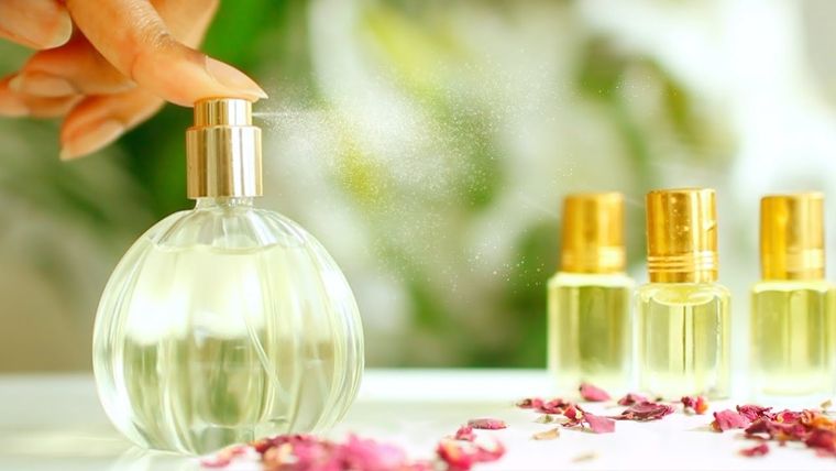 Distintas fragancias para hacer perfumes caseros Foto: YouTube - WholeElise