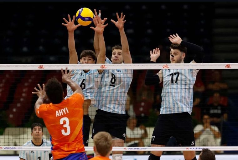 Loser se convirtió en capitán de la Selección argentina de vóley. Loser se convirtió en capitán de la Selección argentina de vóley.