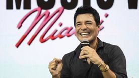 Chayanne deslumbra con su extraordinario estado físico, venciendo el paso del tiempo.