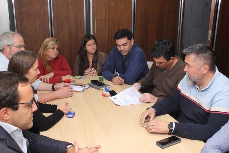 El Gobierno ofreció una propuesta salarial al SUTE para los docentes. 