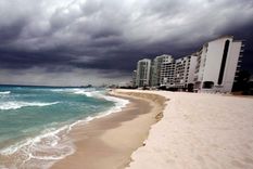 mexico baja de avion a 50 indocumentados y rescata a 40 secuestrados