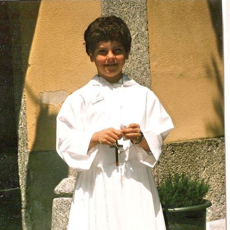Carlo Acutis en su Primera Comunión. Carlo Acutis en su Primera Comunión.
