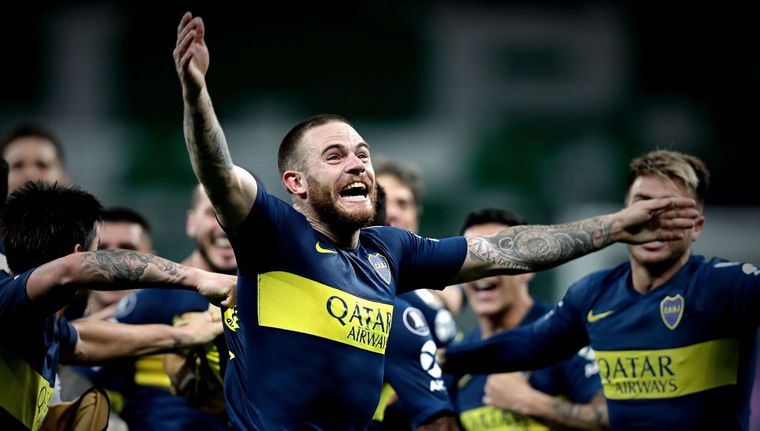 El volante uruguayo dejó un gran recuerdo entre los hinchas de Boca. Foto: EFE