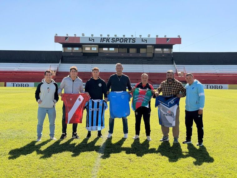 Algunos de los presidentes de los clubes del fútbol mendocino que se unieron para trabajar por un bien en común.