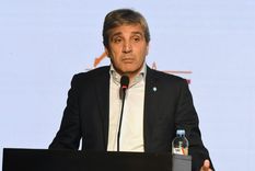 El impuesto al cheque representa el 12% de la recaudación fiscal. Para algunos debe enviarse a las provincias, para otros es necesario mantener su vigencia, el Gobierno prometió su eliminación. Foto: ALF PONCE MERCADO / MDZ