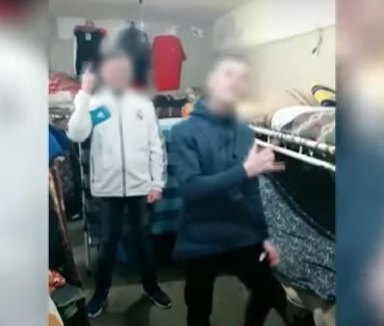 El preso que apuñaló a una nena baila en la cárcel y sube los videos a TikTok