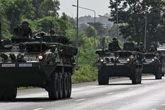 Tanques de Tailandia cerca de la zona de los enfrentamientos.
