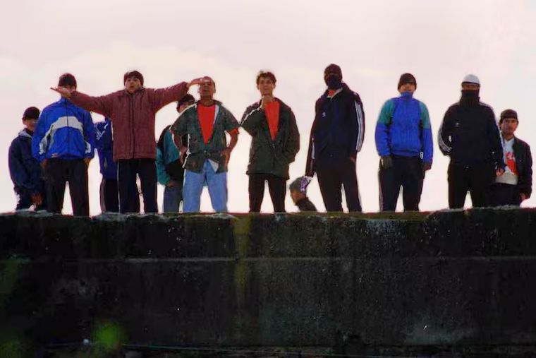 Los 12 Apóstoles atrincherados. Los 12 Apóstoles atrincherados.