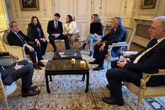 El gobernador Alfredo Cornejo firmó un acuerdo con la Cámara de Comercio Argentino-Británica en Londres, como parte de su gira oficial.