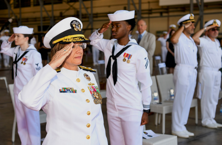 Lisa Franchetti es la primera mujer en estar al frente de una fuerza en Estados Unidos Foto: Twitter @LisaFranch56692