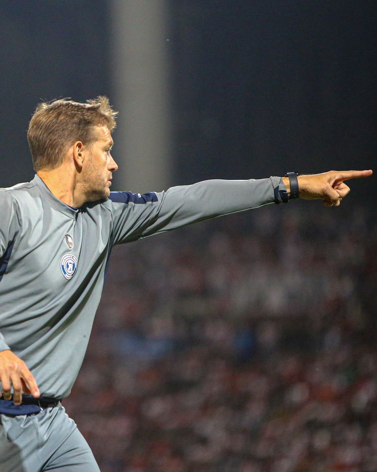 Cicotello, el DT de Independiente Rivadavia. Foto: @CSIROficial