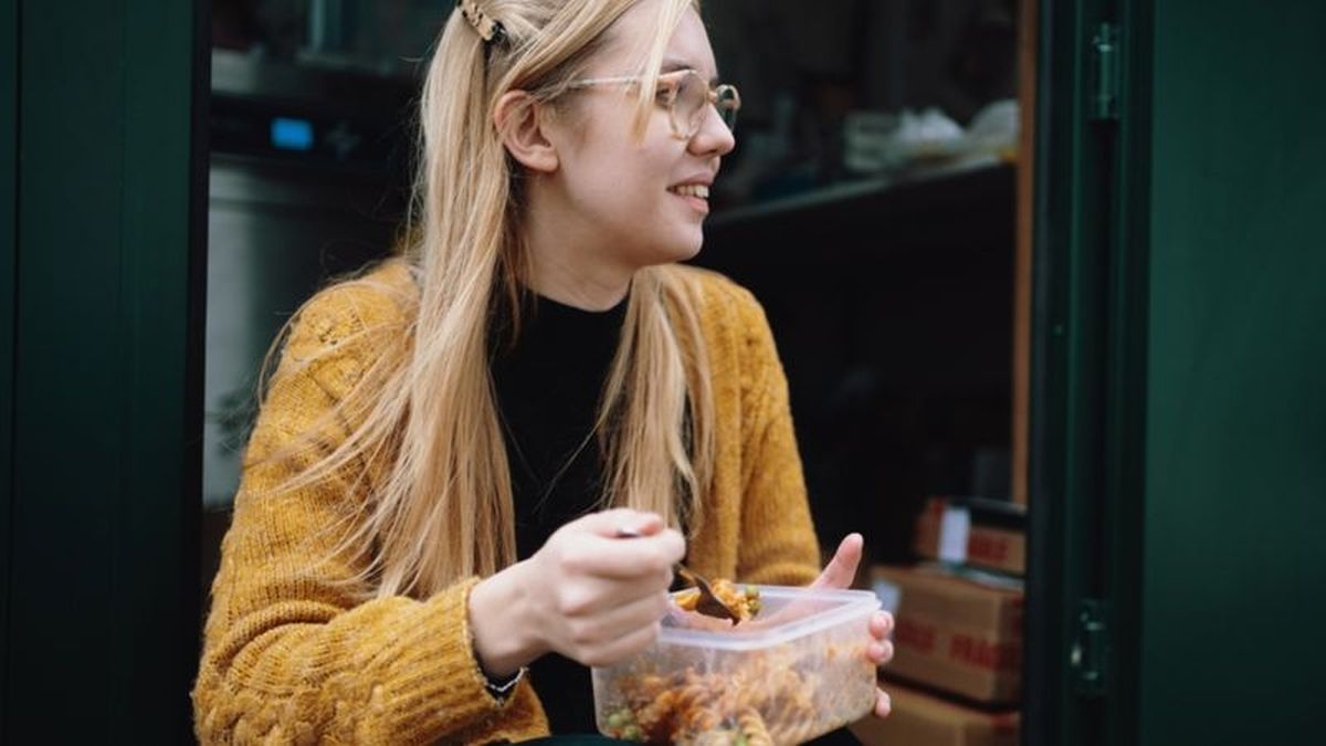 Estudio advierte el peligro de guardar comida en un tupper y por qué es evitarlo es esencial para la salud