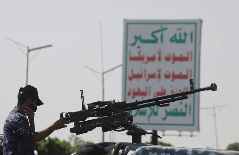 Los hutíes amenazan con atacar buques de EE.UU. si se une a una ofensiva contra Irán