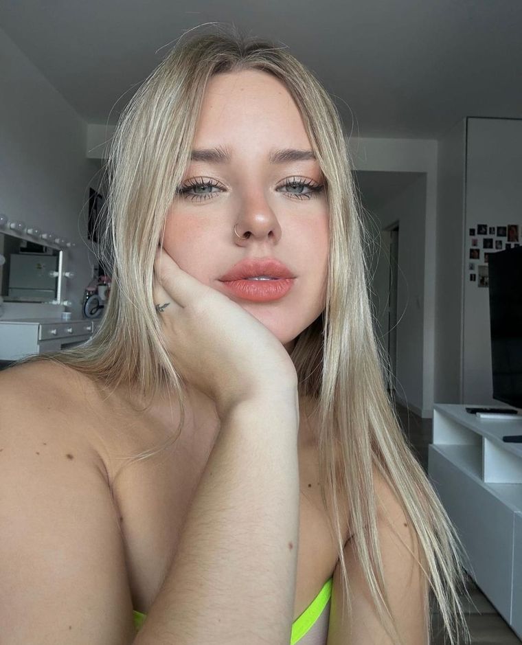 La correntina apostó por un nuevo look que le sienta bien. Foto: Instagram Cotyrommero.